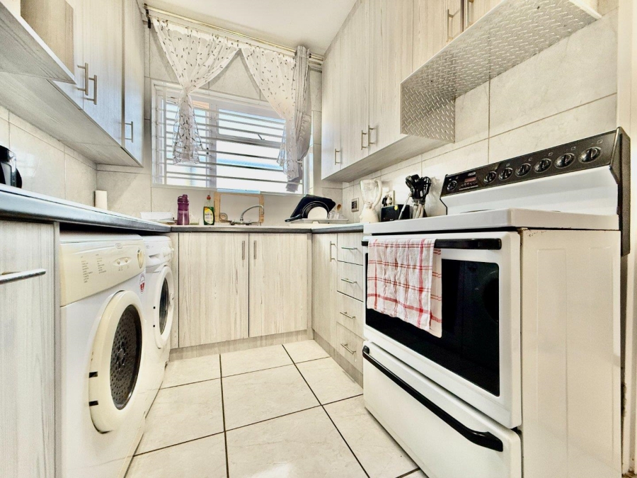 2 Bedroom Property for Sale in Harfield Village Western Cape